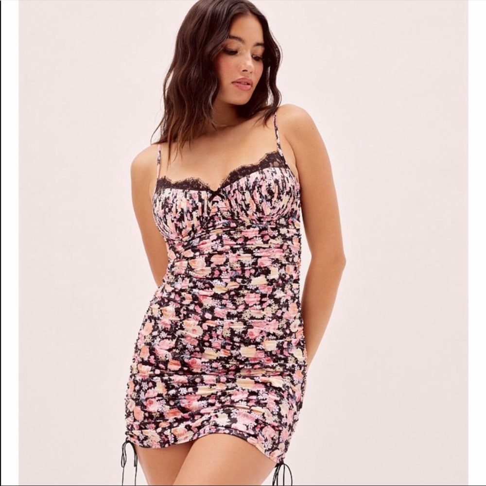 🔥SALE🔥NEW FOR LOVE & LEMONS FLORAL MINI DRESS XS